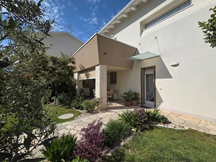 Casa quadrilocale in vendita in Via Montegrotto, Abano Terme