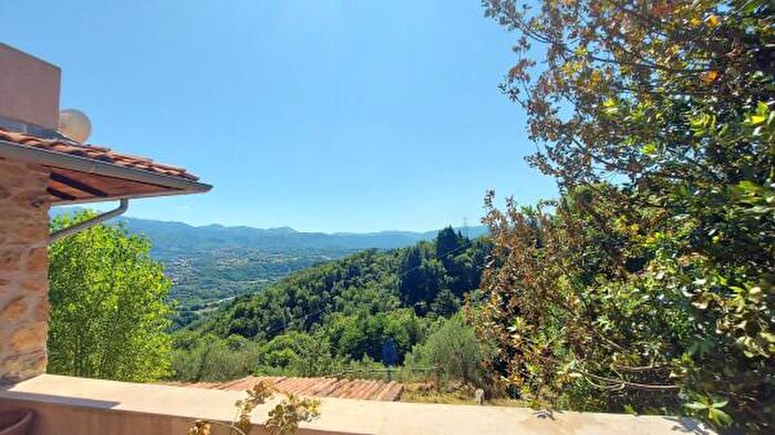 Casa con 6 locali in vendita in Molazzana