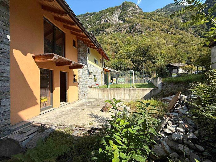 Casa quadrilocale in vendita in Via Case Foratti, Villa Di Chiavenna