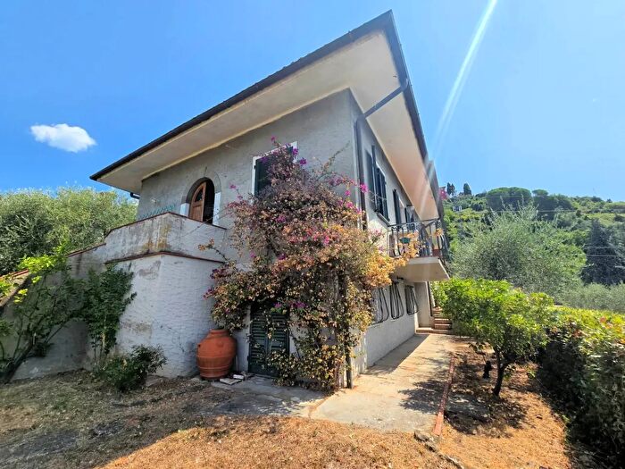 Casa con 11 locali in vendita in Via Giuseppe Verdi, Uzzano