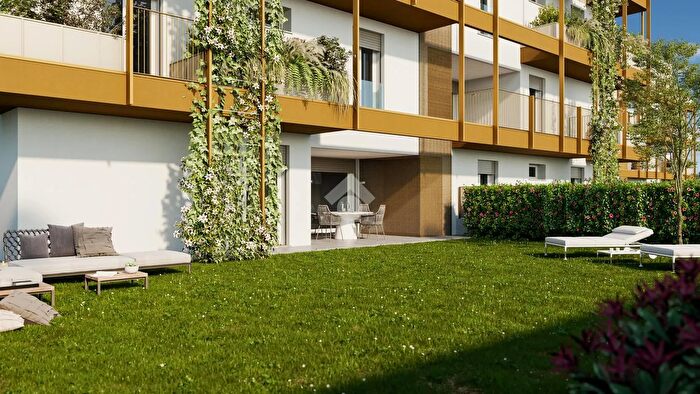 Appartamento quadrilocale in vendita in Via Novembre, Caronno Pertusella