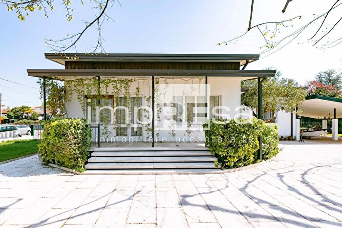 Casa con 6 locali in vendita in Via Forlanini, Porcia