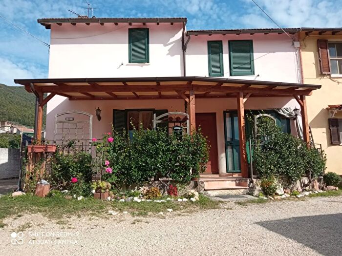 Casa quadrilocale in vendita in Voc Colle, Stroncone