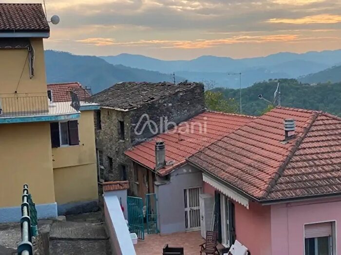 Appartamento con 10 locali in vendita in Podenzana