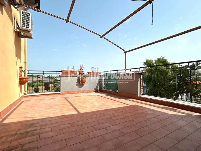 Appartamento trilocale in vendita in Roma
