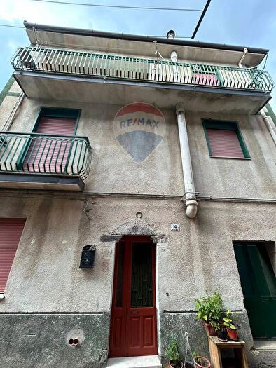 Casa con 6 locali in vendita in Randazzo