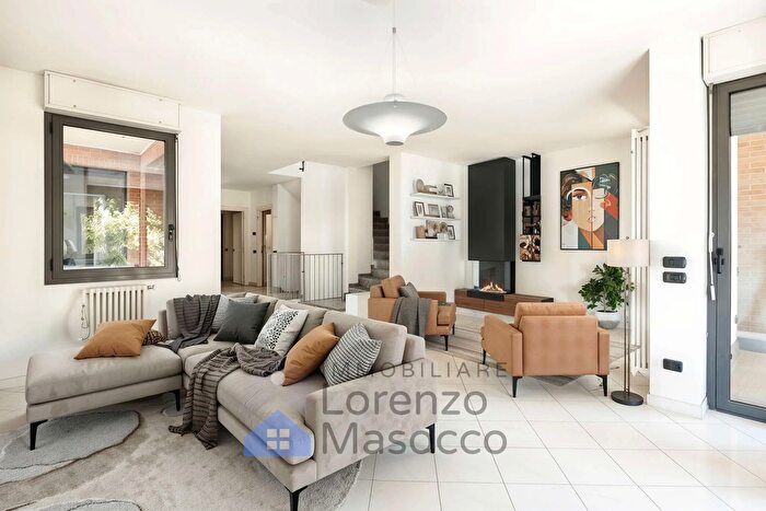 Casa con 5 locali in vendita in Via Nobili Calvi, Carimate