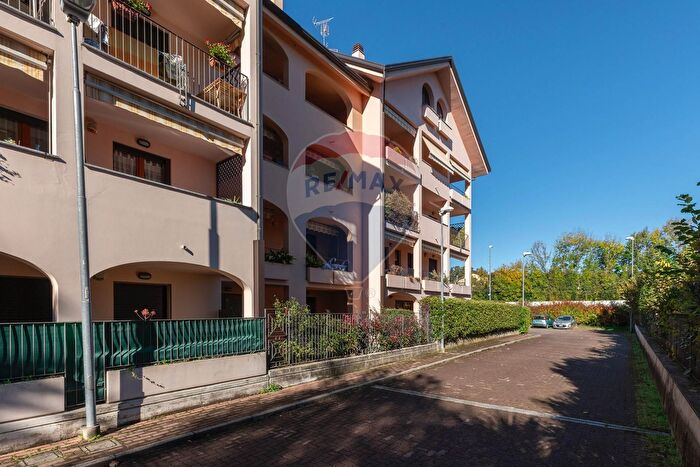 Appartamento trilocale in vendita in Viale Marconi, Tradate