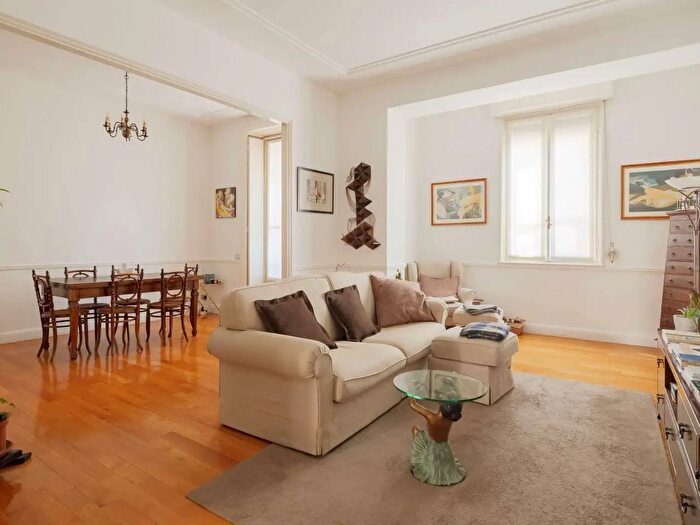 Appartamento trilocale in vendita in Piazzale Piola, Milano