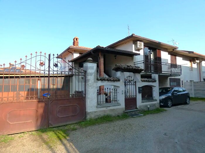 Casa trilocale in vendita in Via Fermi, Cava Manara