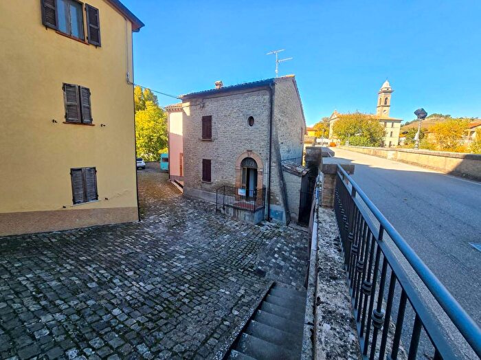 Appartamento trilocale in vendita in Via Pozzo, Belforte AllIsauro