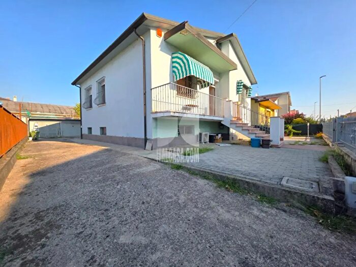 Casa con 5 locali in vendita in Via Barbano, Borgo Virgilio