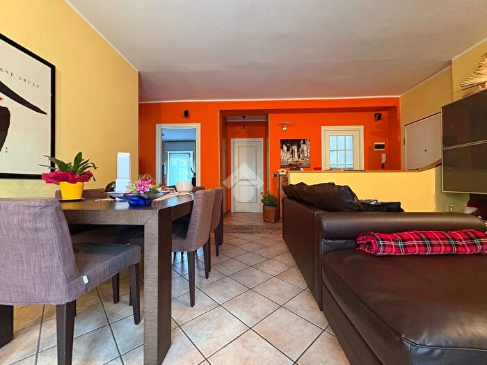 Appartamento trilocale in vendita in Via Fiume, Sondrio