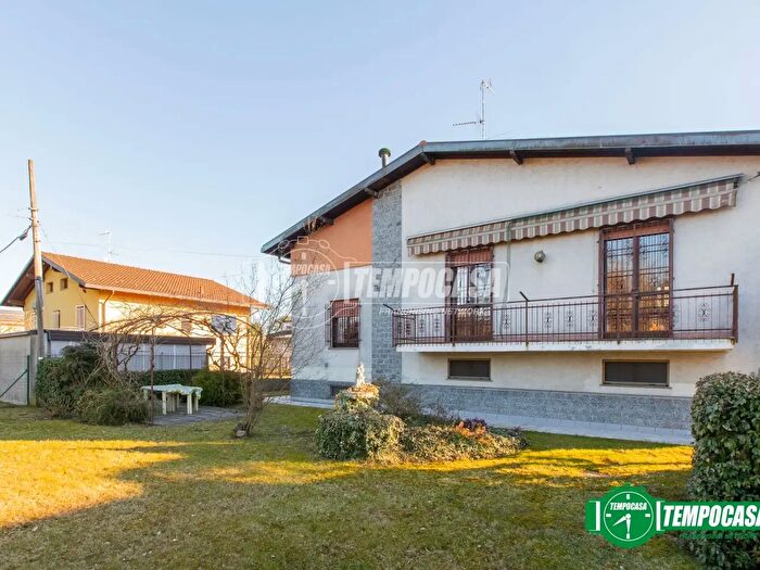 Casa con 5 locali in vendita in Via Archimede, Busto Arsizio