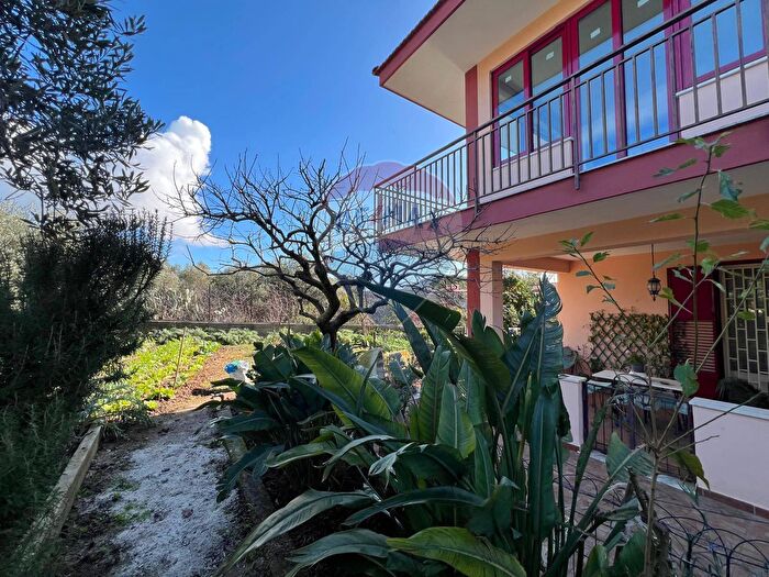 Casa con 10 locali in vendita in Via Bellolampo, Palermo