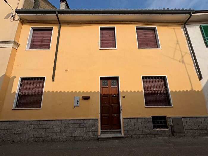 Casa quadrilocale in vendita in Via Gallerina, Centro, Lomello