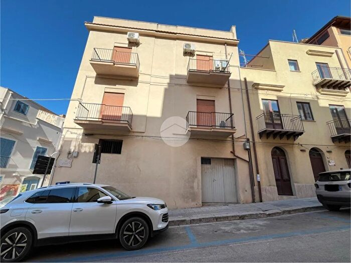 Casa con 11 locali in vendita in Via della Libertà, Castellammare Del Golfo