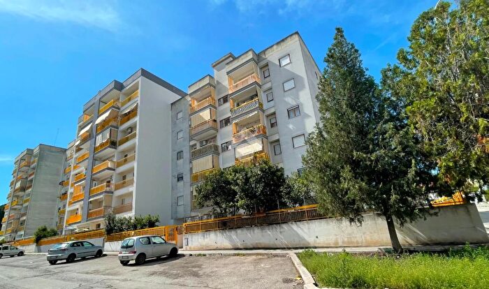 Appartamento trilocale in vendita in Via Giuseppe di Vittorio, Canosa Di Puglia