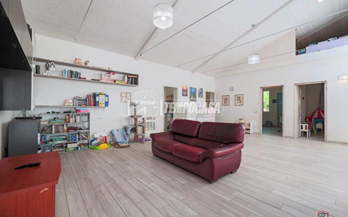 Casa con 6 locali in vendita in Forli