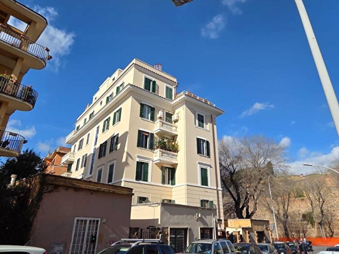 Appartamento trilocale in affitto in Via Giovanni Miani, San Saba Caracalla, Roma