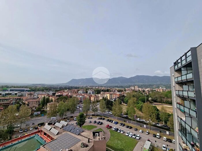 Appartamento quadrilocale in vendita in Viale a Aleardi, Terni