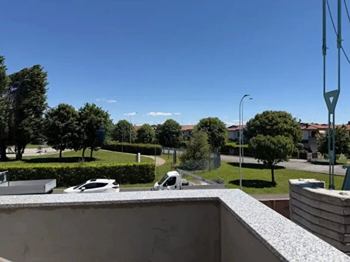 Appartamento quadrilocale in vendita in Via Giacomo Puccini, Azzano San Paolo