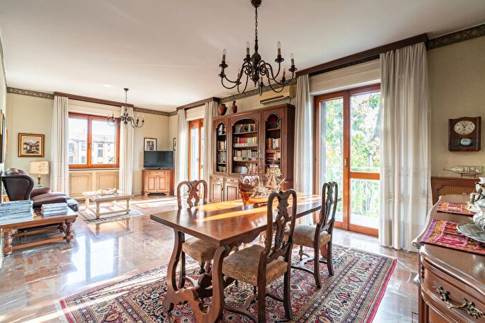 Appartamento trilocale in vendita in Via Mario Pichi, Milano