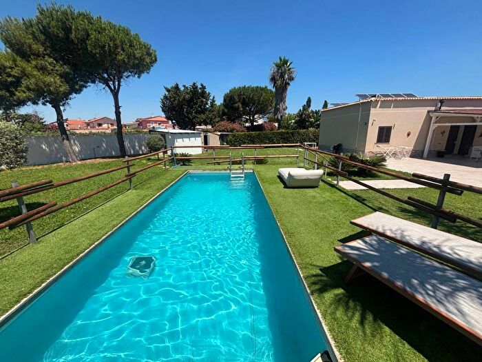 Casa trilocale in affitto in Via Lido Sacramento, Isola, Siracusa