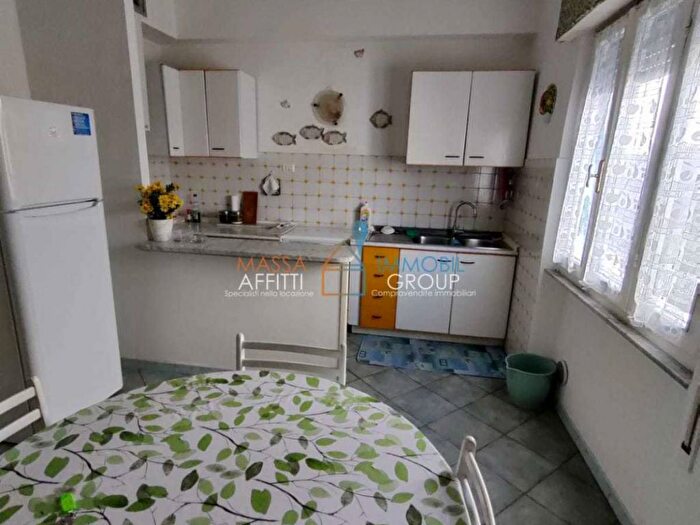 Appartamento con 5 locali in affitto in Via Gioacchino Ascoli, Marina di Massa Centro, Massa