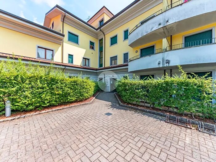 Appartamento trilocale in vendita in Via a M Ceriani, Uboldo
