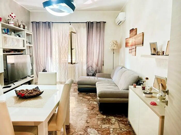 Appartamento quadrilocale in vendita in Via Monte Fumaiolo, Roma
