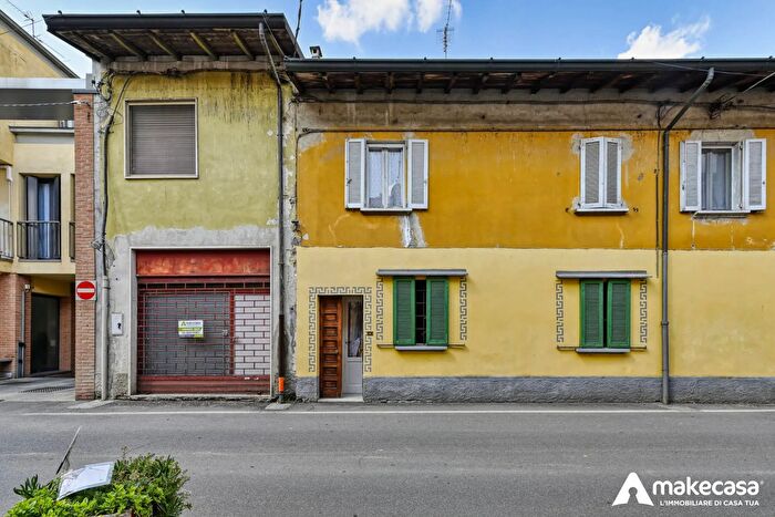 Casa quadrilocale in vendita in Via Roma, Zelo Buon Persico