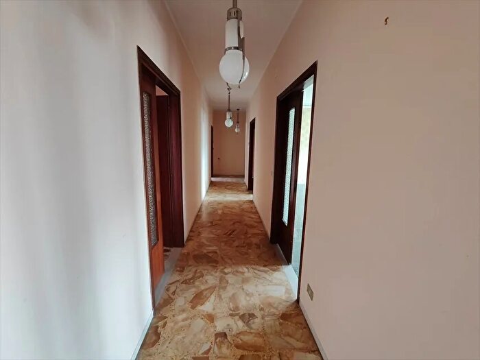 Appartamento con 6 locali in vendita in Via Roma, Figline Vegliaturo