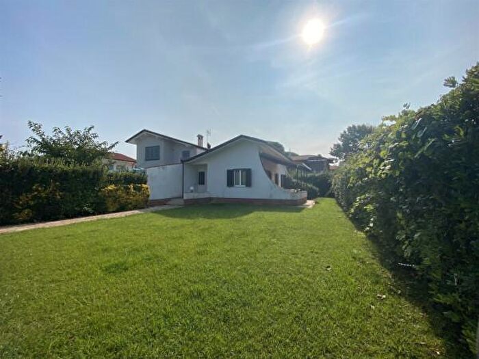 Casa bilocale in affitto in Forte Dei Marmi