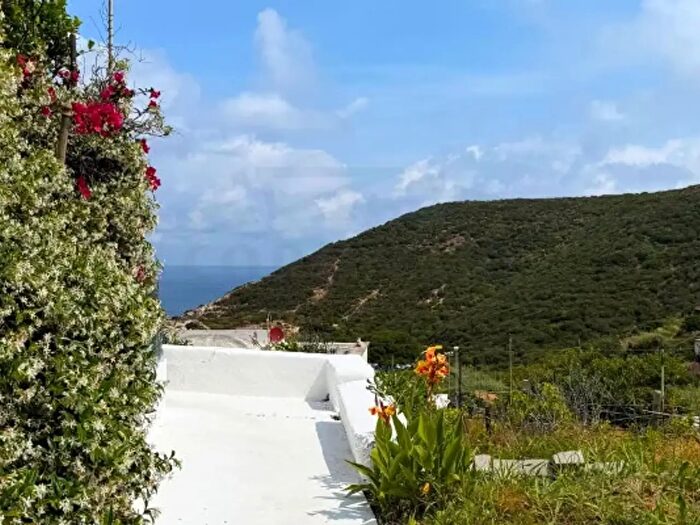 Appartamento quadrilocale in vendita in Via Provinciale per Le Forna, Ponza