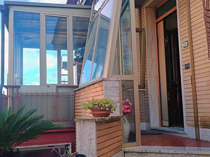 Appartamento trilocale in vendita in Via dei Candiano, Roma