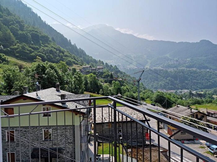 Appartamento quadrilocale in affitto in Contrada Curlo, Centro, Chiesa in Valmalenco