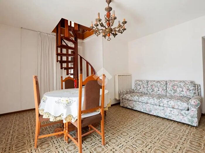 Appartamento con 5 locali in vendita in Via dell'Asilo, Trento