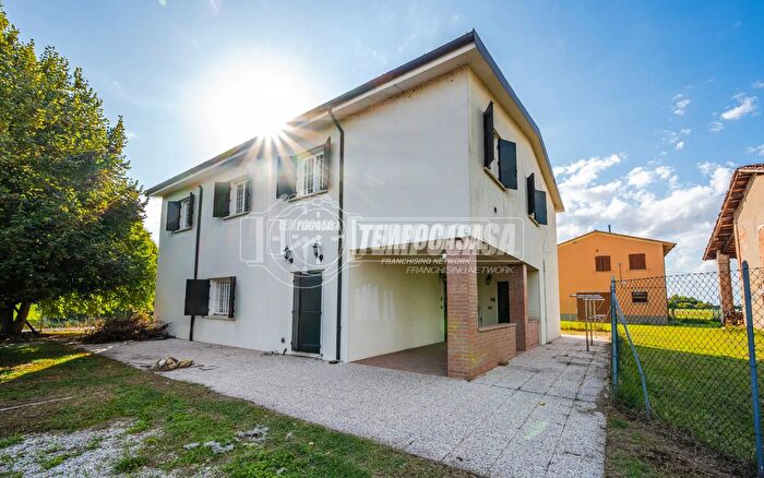 Casa con 11 locali in vendita in Via Veduro, Castenaso