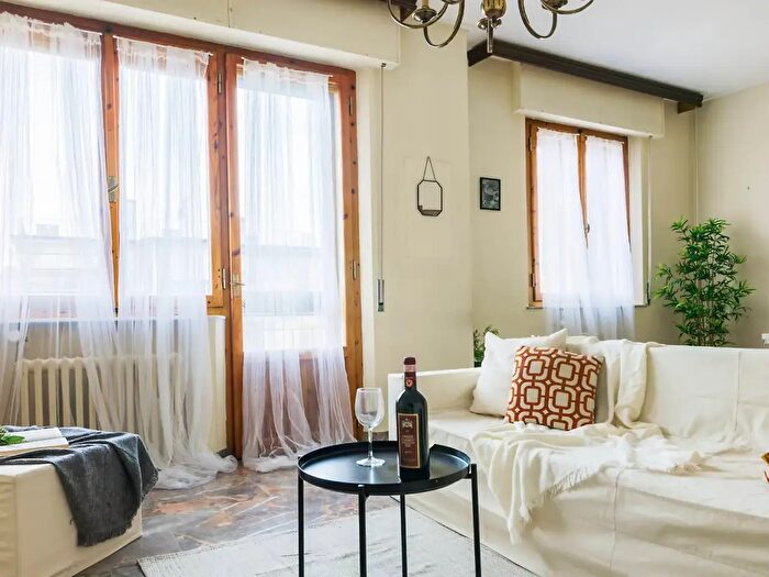 Appartamento con 6 locali in vendita in Via Quinto Settano, Siena