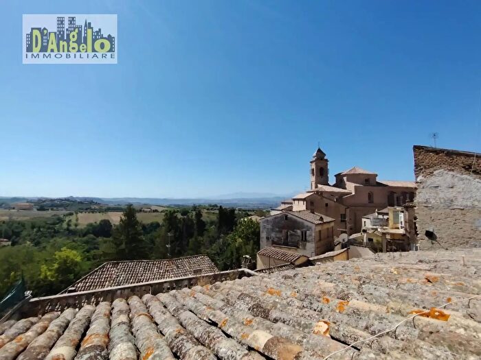Casa con 15 locali in vendita in Corso Serpente Aureo, Offida
