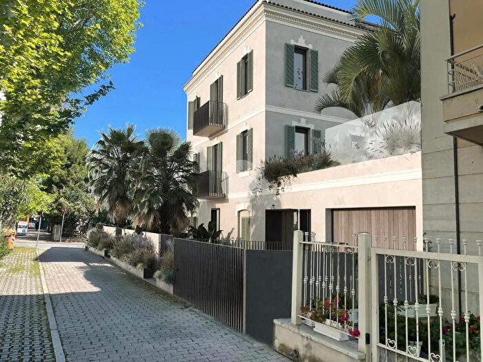 Appartamento trilocale in vendita in Via Cesare Battisti, Grottammare