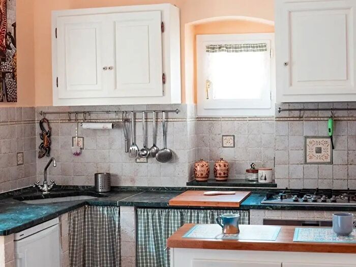 Casa quadrilocale in vendita in Via Borgo di Sotto, Sarzana