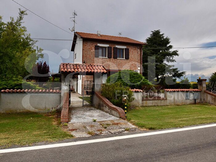 Casa con 10 locali in vendita in Via Pasubio, Fiscaglia