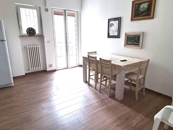 Appartamento trilocale in affitto in Via Caputo, Palese, Bari