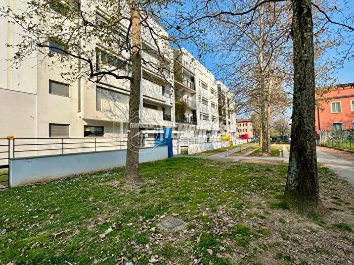 Appartamento trilocale in vendita in Via Giovanni Pascoli C, Brescia