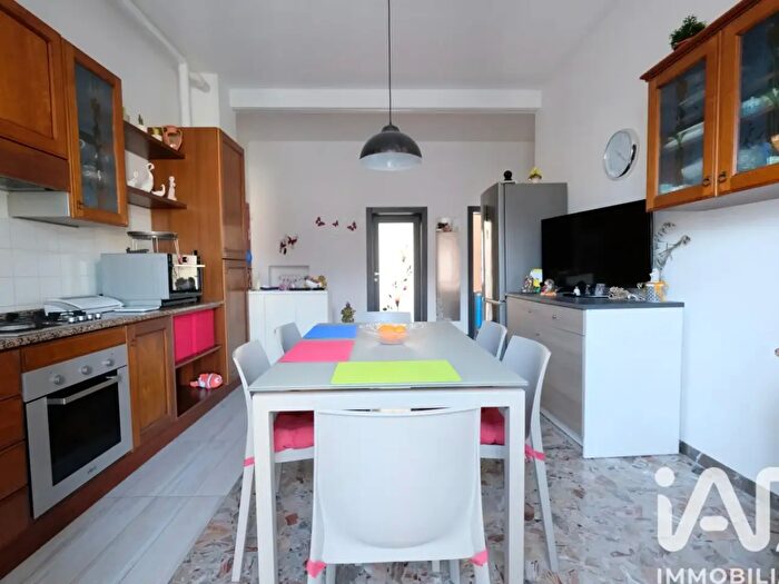 Appartamento con 5 locali in vendita in Via Raffaello Sanzio, Jesi