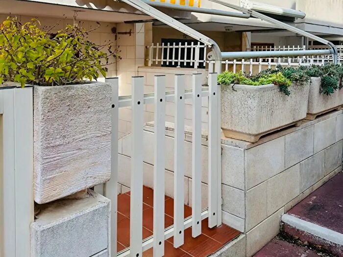 Appartamento trilocale in vendita in Via Umberto I, Santa Cesarea Terme