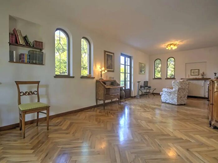 Casa con 9 locali in vendita in Via Ortigara, Loano