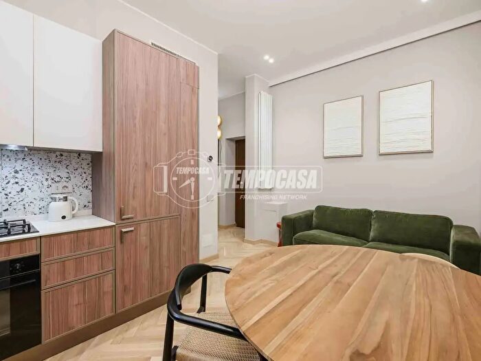 Appartamento bilocale in vendita in Via Tonale, Milano